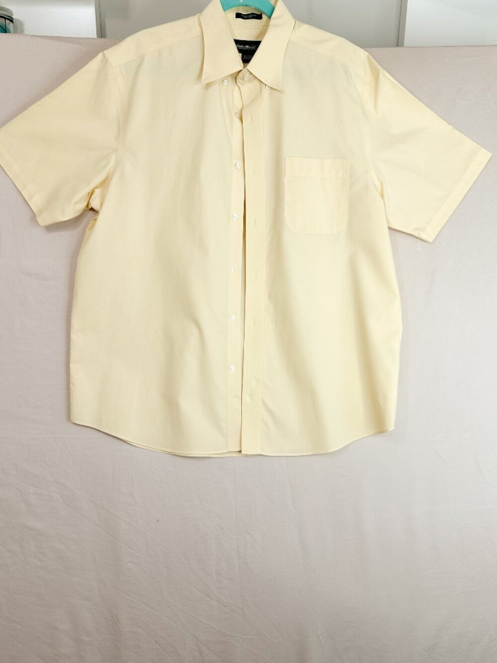 EDDIE BAUER L BUTTON DOWN SHORT SLEEVE  LIGHT YELLOW SHIRT